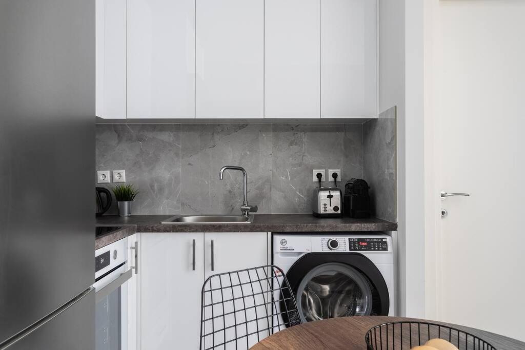 Sublime 1br In Koukaki By Upstreet *